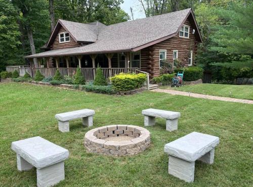 Acorn Resort a Unique Retreat Cabin, 13 acres land
