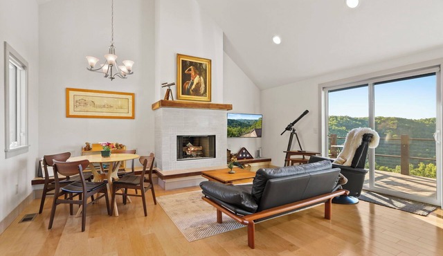 Acorn Ridge Cabin near Boone-Romantic Cabin Just for Two with Breathtaking Views