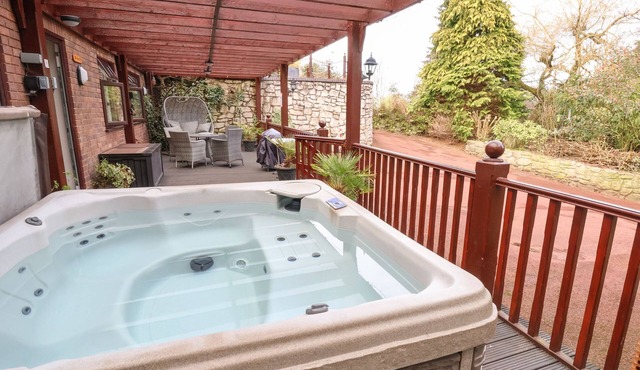 ACORNS, pet friendly, character holiday cottage in Holywell