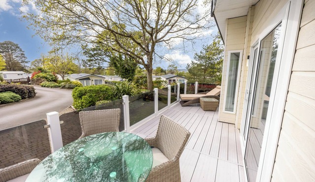 Acorns - Spacious 3-bedroom Lodge in Rockley Park