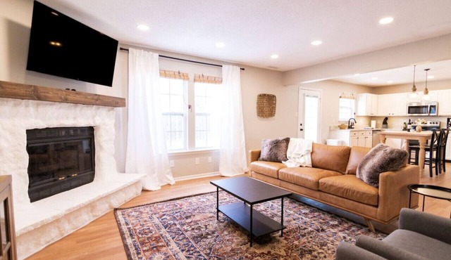 Acoustic Oasis- RUOFF Music & POOL TABLE sleeps 10