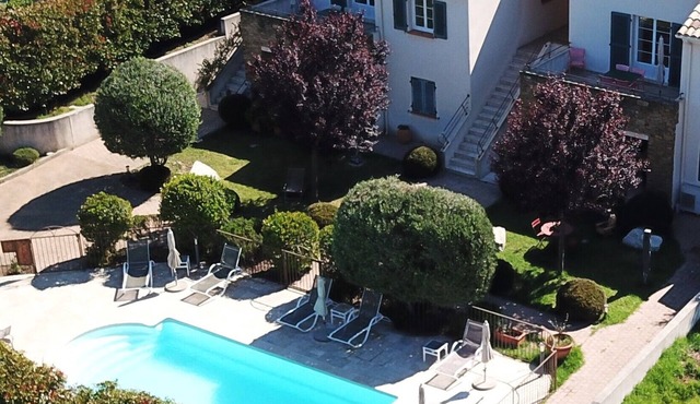 "Acqua è Terra" sleeps 6, air-conditioned, pool & garden 350m from center of Saint-Florent.