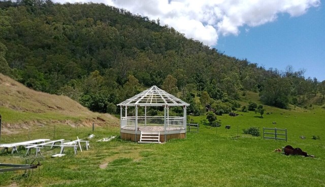 Acreage, Somerset dam,100yr old renovated homestead, near The Spit.