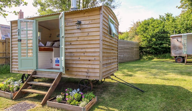 ACRES MEADOW, pet friendly, with open fire in Maiden Newton