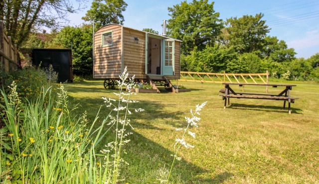 ACRES MEADOW, pet friendly, with open fire in Maiden Newton