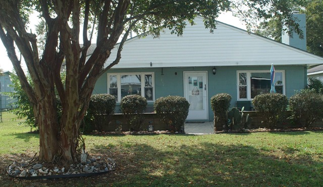 Across from the Albemarle Sound. 4-bedroom cottage in Roper, NC. Pet friendly n