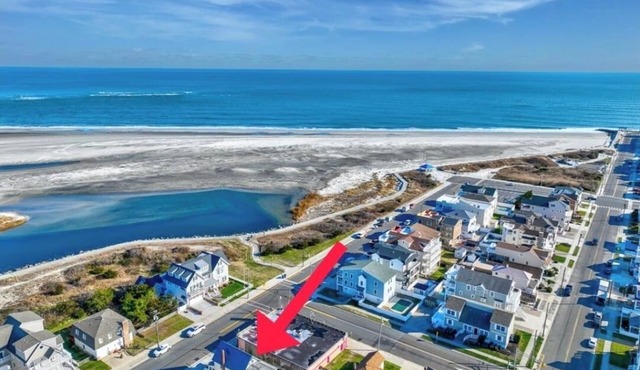 Across Street BEACH HOUSE