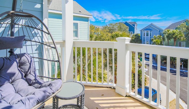 Across the Street From Quiet Beach; Community Pool w/Cabana; Dog-Friendly; Fabulous Outdoor Areas!