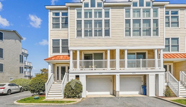 Activities included up to $300 FREE PER WEEK! NEW LISTING 2024! Exceptional and spacious multi-level 4 bedroom plus den, 4 full bath townhome overlooking the bay offering panoramic views and glorious sunsets from any of the 3 open decks!