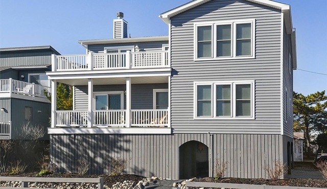 Activities included up to $300 FREE PER WEEK! FREE DAILY ACTIVITIES & GREAT OCEAN VIEWS! You will enjoy the ocean views and breezes from the double decks of this lovely 6 bedroom home consisting of six bedrooms , 4 full bathrooms, open concept sty