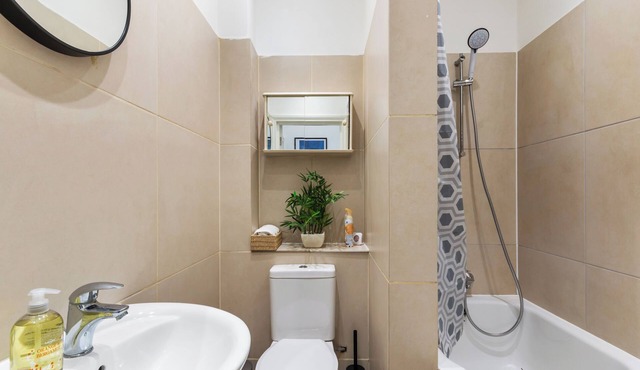 Acton Apartment 2 mins to Tube Station