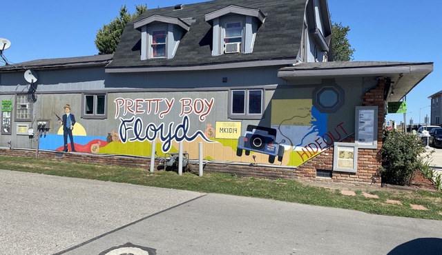 Actual Pretty Boy Floyd's Hideout - Luna Pier, MI-Lake Erie-New renovated & list