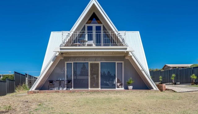 Acute Home in Goolwa South—Family Haven by the Sea