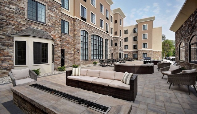 ADA 2-Queen 1-Bed Suite w/Breakfast