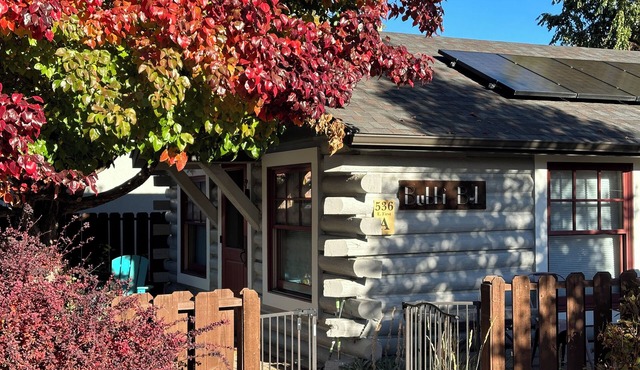 ADA Compliant Cabin. Luxury finishes, pet friendly. Garden, 3 blocks to downtown