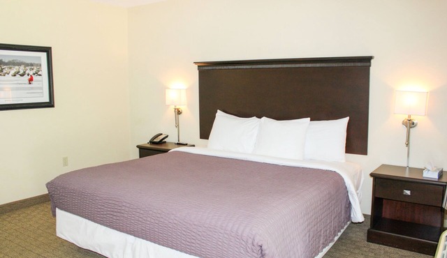 ADA Glacier Suite at Kelley's Island Venture Resort