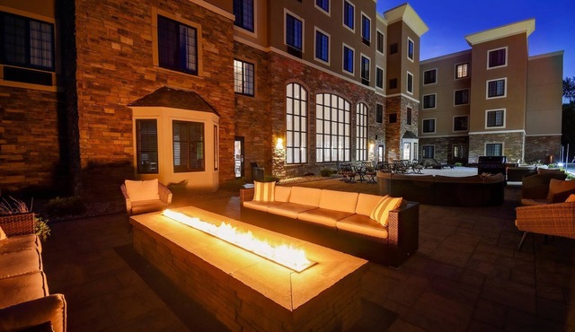 ADA King Studio w/Roll-in Shower | Free Breakfast