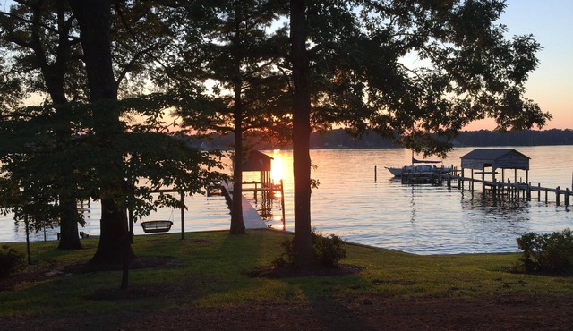 Ada's Camp Historic Bath, NC Cottage- Pet friendly