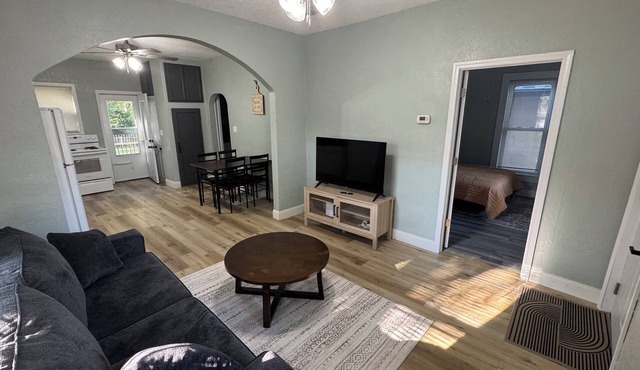 Adair Hideaway : Quiet Neighborhood - Fenced Yard - Garage Parking