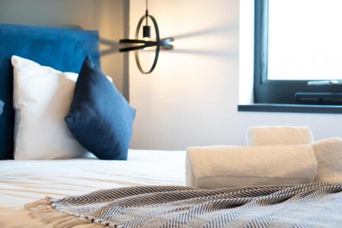 Adam Court Apartments - PE1 - Contractor Friendly - Choice of Studios or 1 Bed Apartments - Free Parking - Sofa Beds - Sky TV - Full Kitchen - Washer Dryer - WiFi