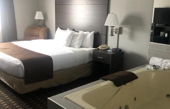 Adams Inn and Suites