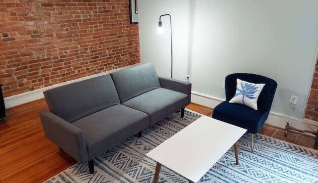 Adams Morgan, Charming, 1 Bedroom Walk Everywhere!
