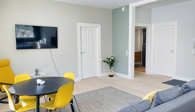 aday - 2 bedroom with modern kitchen and free parking