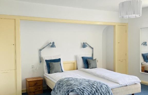 aday - Blue-Sky room