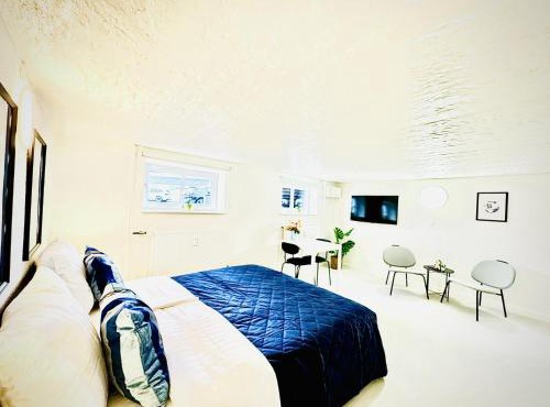 aday - Blue Water Studio Apartment with public Parking