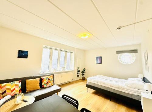 aday - Charming and Bright Studio Apartment