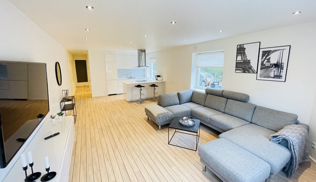 aday - Elegant and Bright apartment close to the airport