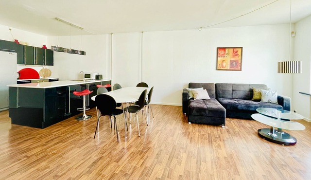 aday - Modern Big 2 Bedroom Apartment in the Center of the City
