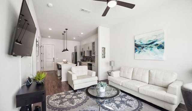 ADD113 – 28min to SMU Media - Sleeps 3- Transit - Free WiFi