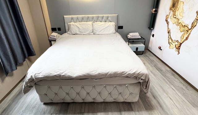 Addison's Japanese Zen. Whole House or Room. Next to Asda and town center!