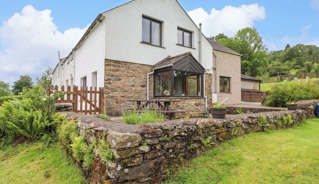 ADDYLEA COTTAGE, pet friendly, with a garden in Windermere