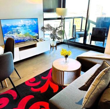 ADEK Apartment North Melb-Stylish 2BR Apartment with Pool, Gym & Parking