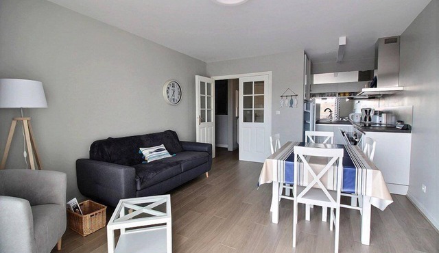 ADELAIDE 3B: 2-bedroom apartment for 4 people, 2 steps from the beach and shops, on the.