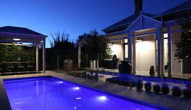 Adelaide 5 Star Luxury Pool Villa Apartment at Hollidge House