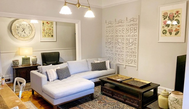 Adelaide 5 Star Luxury Colonial Apartment at Hollidge House