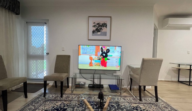 ADELAIDE CBD APARTMENT - 3BR, 2BATH & CARPARK