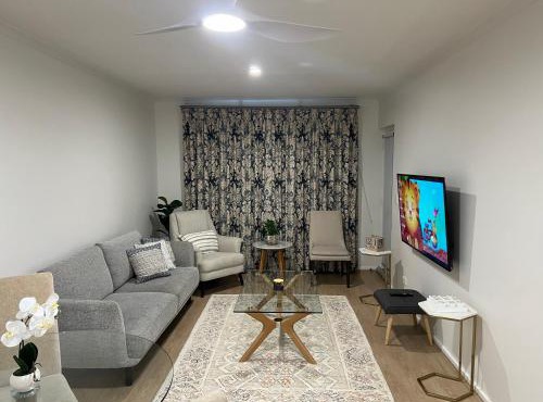 ADELAIDE CENTRAL APARTMENT - 3BR, 2BATH & CARPARK