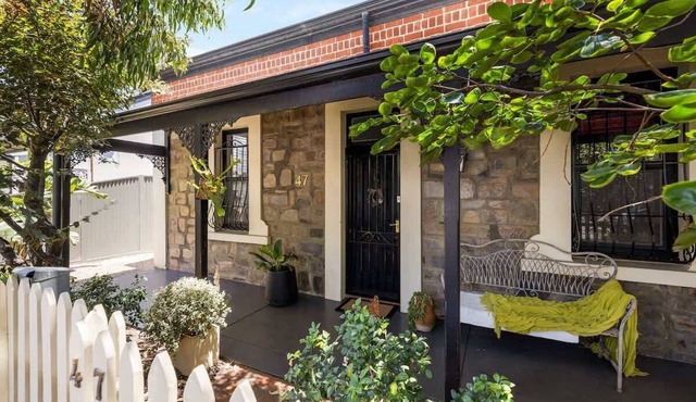 Adelaide Central Artistic bluestone Retreat