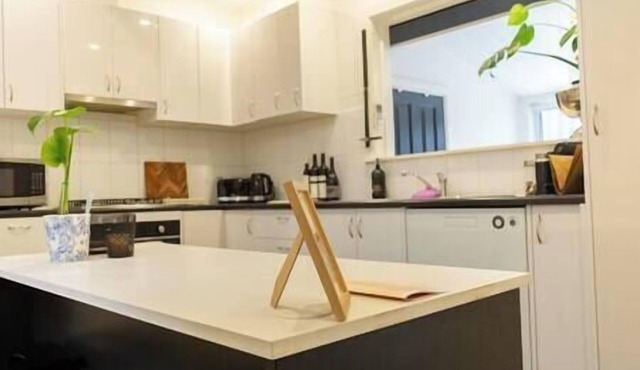 Adelaide City Secluded Botanic Stay w/Free Parking