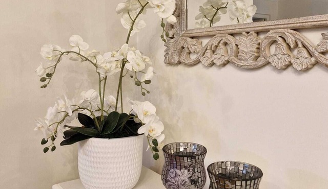 Adelaide Escape: Two-Storey Home Near City & Hills