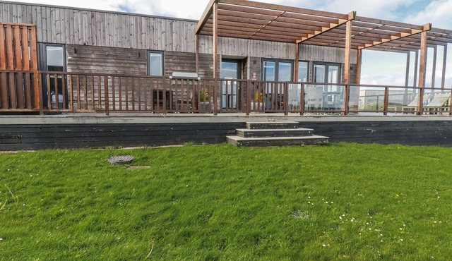 ADELAIDE, pet friendly, with pool in Portreath