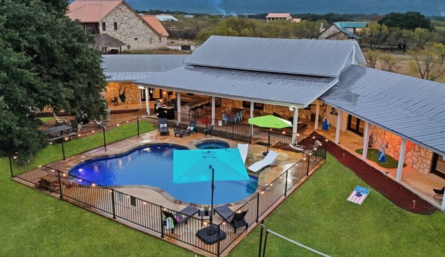 Adelante · Outdoor Theater~Near River~Pool~Hot Tub~Mini Golf