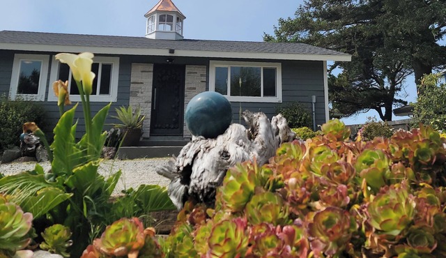 Adele's Oceanside Retreat Brookings w/Private Beach Access Kid & Pet friendly!