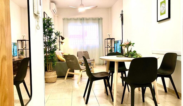 Adelfa - 2 hab, AA, parking gratis, junto Hospital
