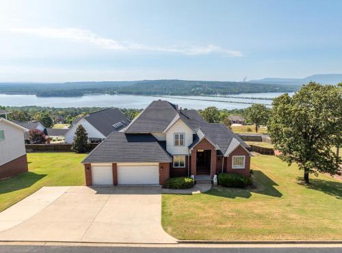 Adelines Lake View Elegant Home in Gated Community Sleeps 15