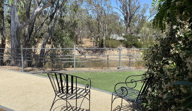 Adelphi 3 - River views located in the centre of Echuca